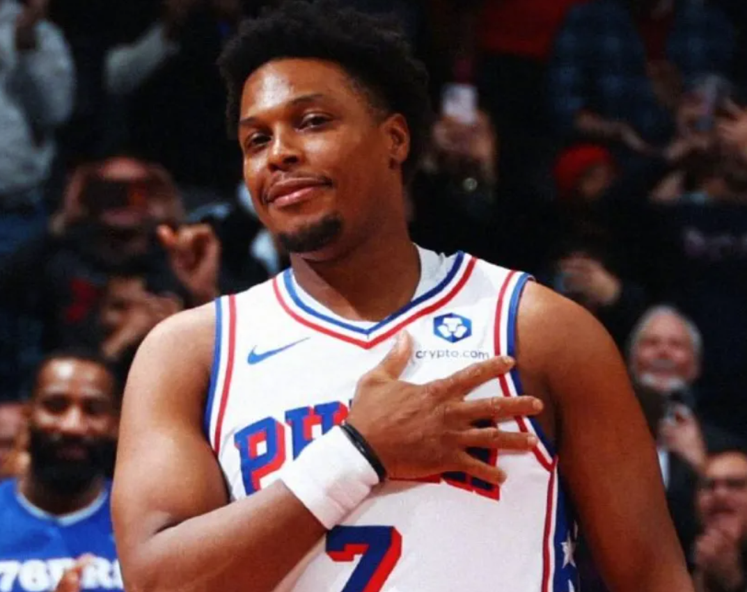 2万球迷起立鼓掌！去客场还受尊敬，这就是一人一城