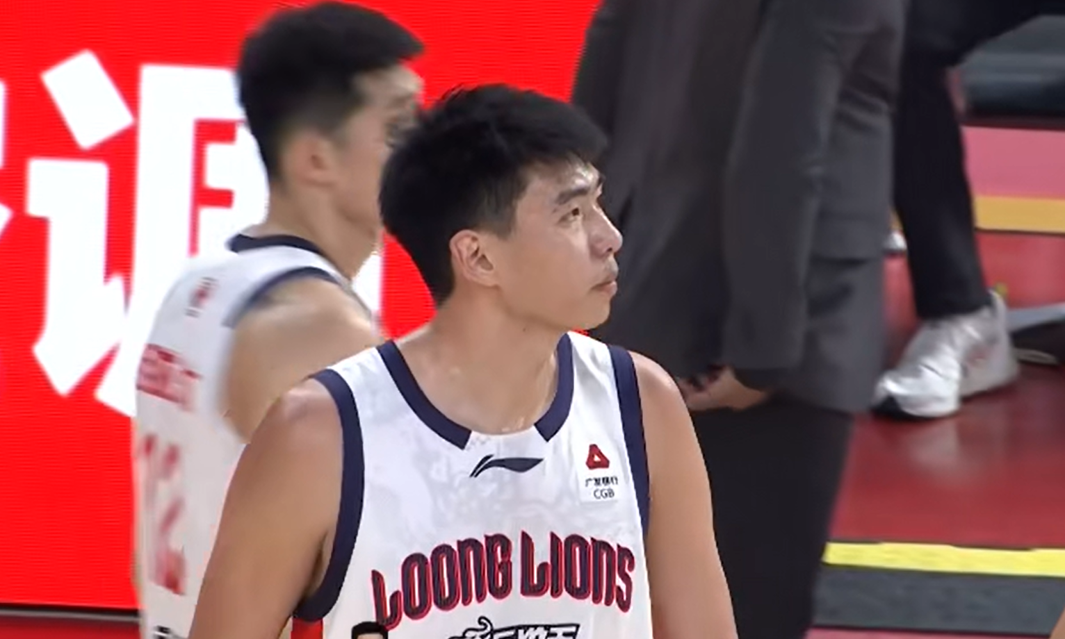 英超直播-6盖帽！解说：身价要暴涨了 球迷：可代替周琦参加世预赛