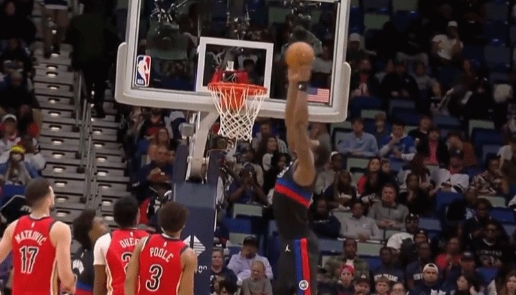 世界杯直播-一群人目送！奥萨尔送空接 杜伦二楼双手空接重扣