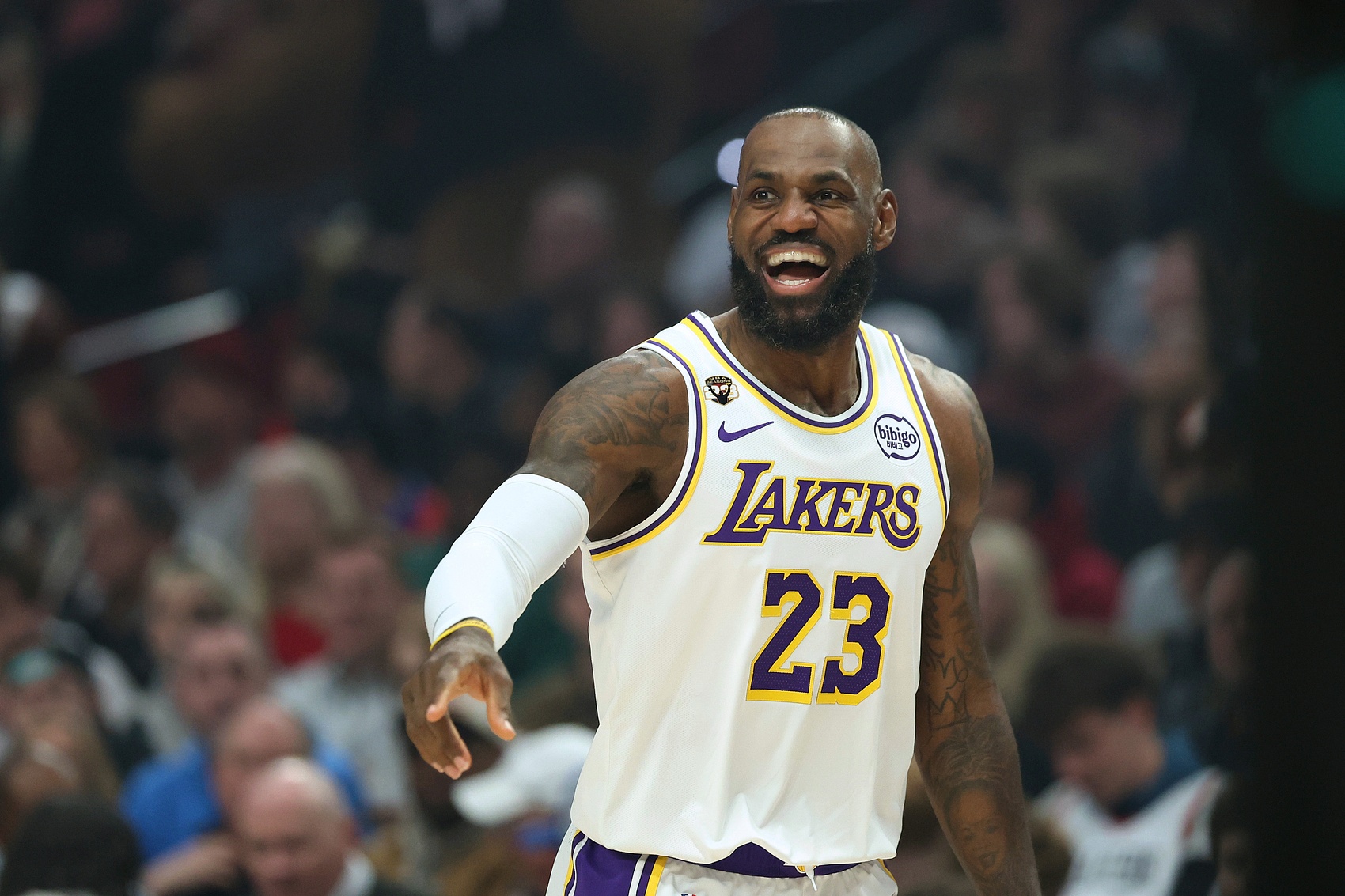 体育比赛直播-杨毅：詹姆斯不在乎是否进全明星 否则他去年就打了&amp;参考决定梗