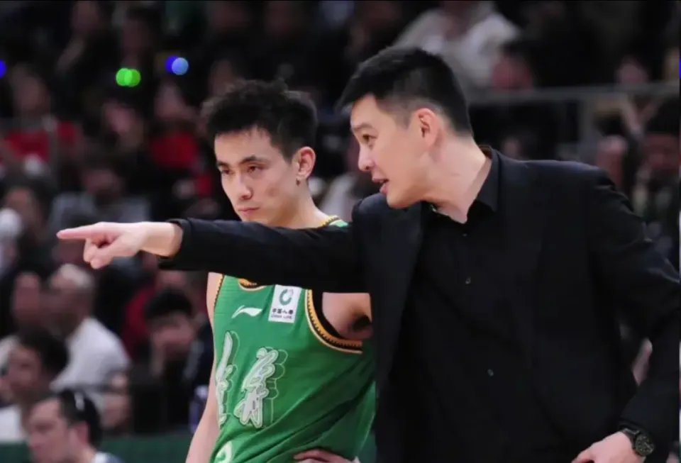 NBA直播-又是3连败！8胜10负杨鸣陷入危机，辽蜜暴怒：每年去欧洲考察些啥