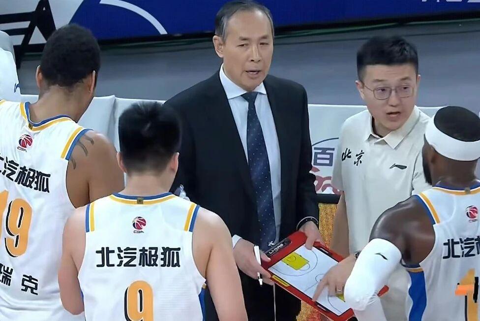 CBA季后赛赛制调整，北京男篮更换外援，广东男篮放弃麦考尔
